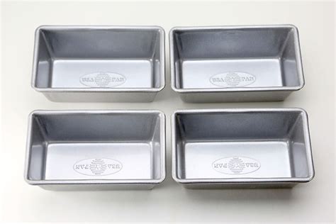 Made of aluminized steel, the thickness of these loaf pans allow even heat distribution and maximum service life. Mini Bread Loaf Pan - by USA Pan (Set of 4) | Breadtopia