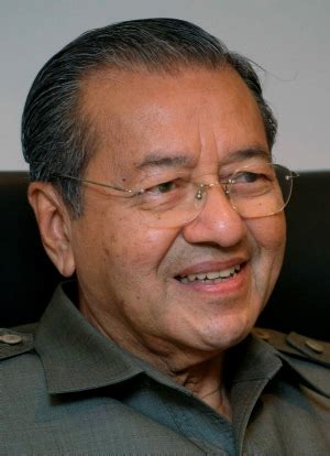 Mahathir mohamad was a doctor before becoming a politician with the umno party and ascended quickly from member of parliament to prime minister. Tokoh Sejarah Malaysia: Perdana Menteri