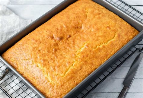 Spread the skillet cornbread and french bread cubes out on 2 baking sheets and let them dry for about 24 hours until totally crisp. Corn Bread Made With Corn Grits Recipe / Homemade Skillet ...