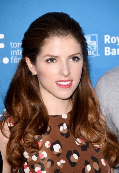 How To Match Your Earrings With Your Hairstyle Anna Kendrick Hair