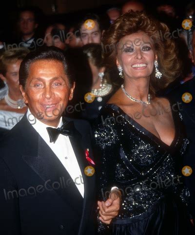 Photos And Pictures Valentino Sophia Loren File Photo