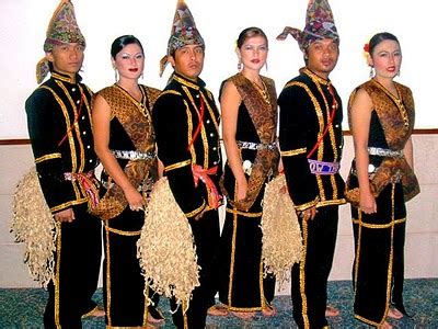 Download lagu tarian sumazau paluan gong mp3 dan mp4 video dengan kualitas terbaik. Tahun 6 Bahasa Malaysia :Seni Tradisi Kebanggaan Kita ...