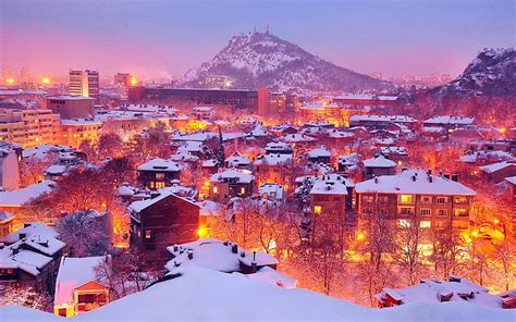 雪に覆われた家、 冬、 光、 雪、 木、 都市、 ライト、 山、 家、 都市、 ブルガリア、 プロブディフ、 Hdデスクトップの壁紙