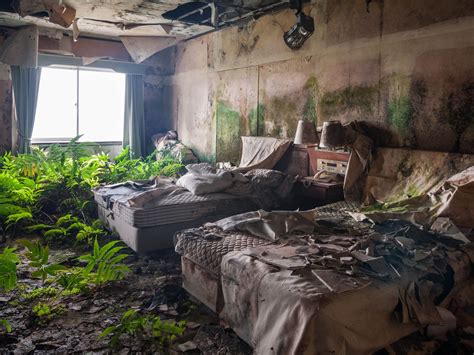 the story behind haunting abandoned luxury hotel in japan