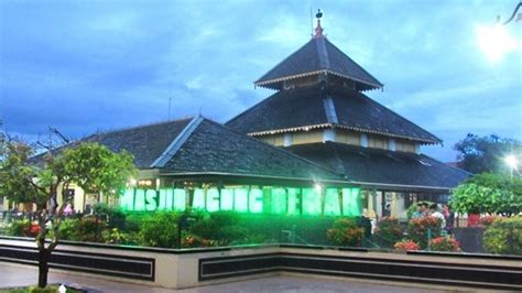 8 Potret Masjid Agung Demak Tertua Di Indonesia Lho