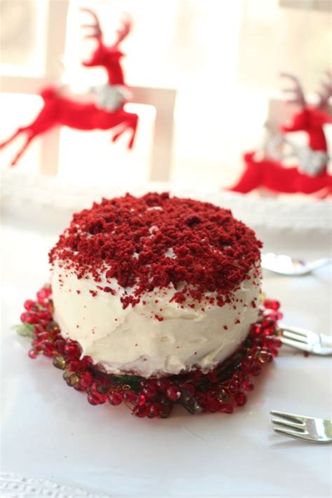 Red velvet cake is one of those 'in things' that all coffee shops will sell at some point, and the recipe that everyone wants to have and use, but its one of the most inconsistent cakes to make at home that i have come across! Red Velvet Cake Says Merry Christmas - Spinach Tiger