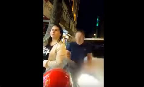 Σοκαριστικό βίντεο Άνδρας παρασύρεται από αυτοκίνητο ενώ μιλάει με τη σύζυγό του σε