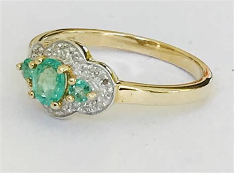 Superb Vintage 9ct Gold Emerald And Diamond Ring Fully Hallmarked