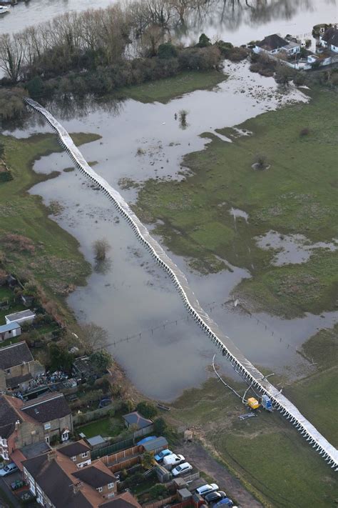 37 Jaw Dropping New Aerial Shots Of Flooding Along The River Thames