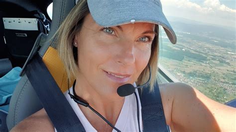 Gyrocopter Girl Howler Media Cliquez Sur Real Escapes
