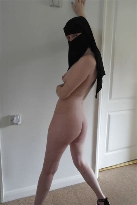 Haley Naked British Harem Girl In Niqab Nudedworld