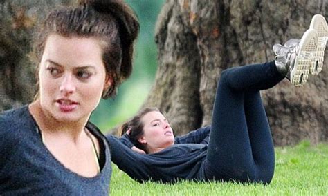Margot Robbie Showcases Figure In Leggings During Exercise Regime Daily Mail Online