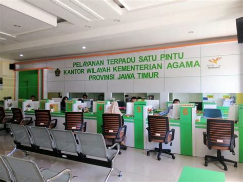 Berbeda dengan haji, terdapat perbedaan pendapat ulama tentang umrah. Kini, Urus Izin Biro Perjalanan Umrah dan Haji Khusus ...
