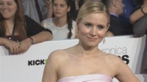 Kristen Bell Accidentally Flashes Underwear At The Veronica Mars Movie LA Premiere Daily Mail