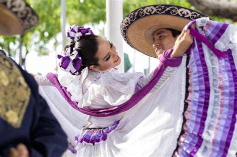 Traditional And Authentic Mexican Costumes Lovetoknow