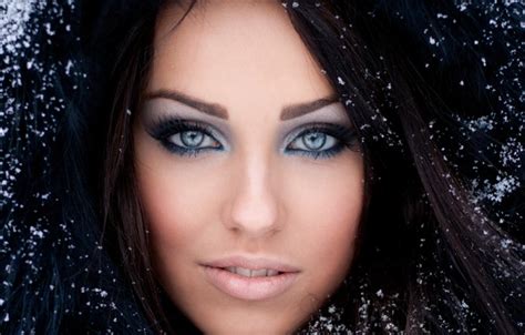 Wallpaper Winter Eyes Look Girl Snow Face Eyelashes Makeup Brunette Hood Fur Images
