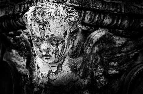 Staty Av Angel Cherub Face Peaceful Fotografering för Bildbyråer Bild