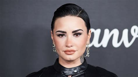 demi lovato explains why she stopped exclusively using they them pronouns entertainment tonight