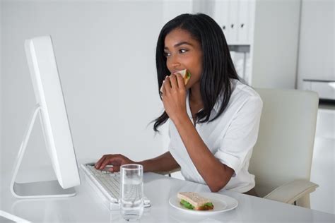 Surprising Side Effects Of Eating At Your Desk Says Dietitian — Eat