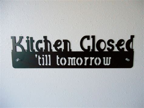 Kitchen Closed Metal Wall Decoration Sign