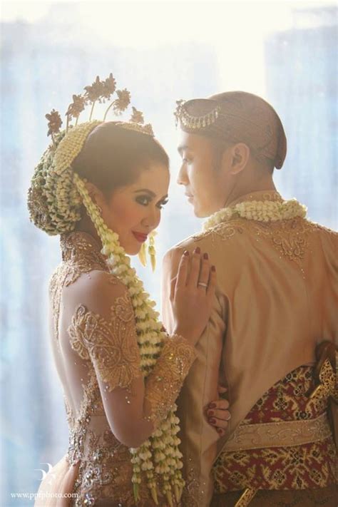 Javanese Bride Makeup By Adi Adrian Hair Do By Mamie Hardo Kebaya By