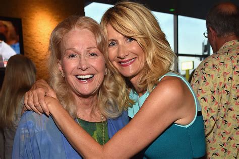 Who Is Laura Derns Mother All About Actress Diane Ladd Vn