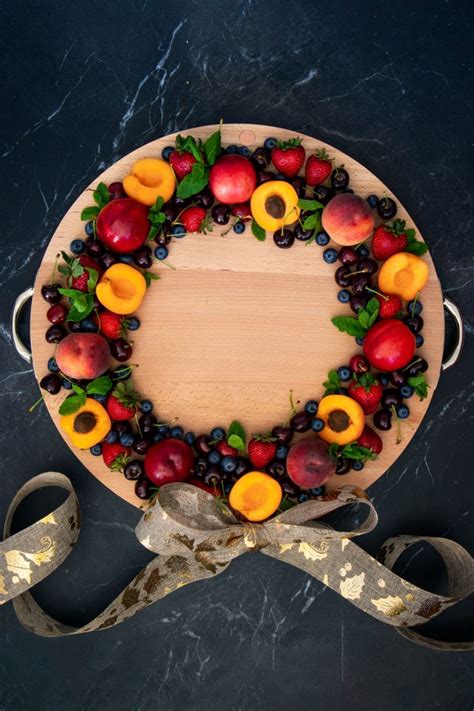 Fruit Wreath Christmas Platter Christmas Recipes Red Rich Fruits