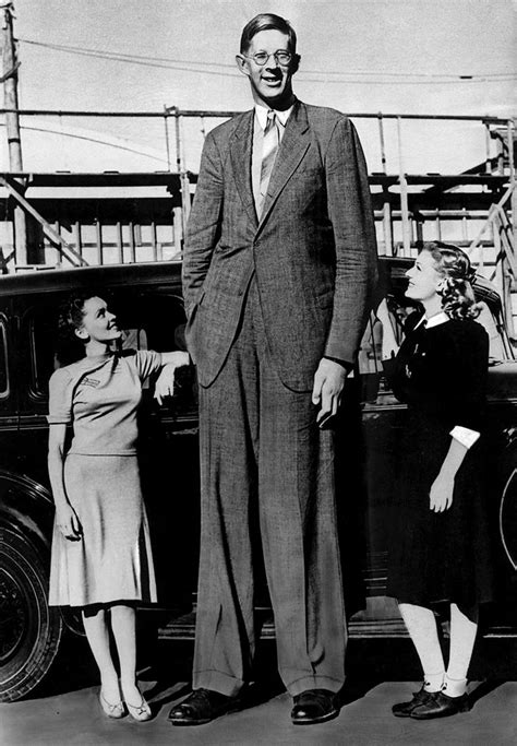 Someone Found Rare Footage Of The Tallest Man That Ever Lived And It’s Surreal Bored Panda