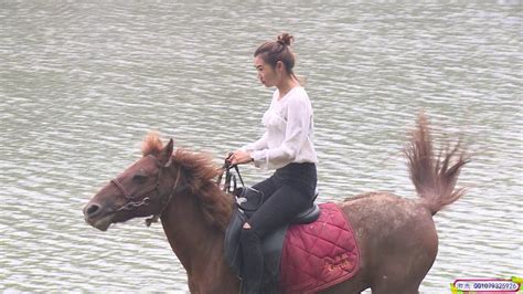 湘燕美女之江边野骑a Chinese Girl Riding On The Riverside Youtube