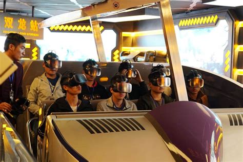 Chinas Just Opened An Enormous Vr Theme Park With A 53 Meter Robot