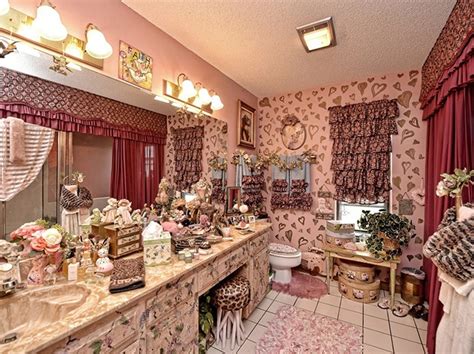 But while the camera follows the reality star on a tour through one of the home's no doubt many bathrooms. $400,000 House In Texas Is On The Market And The Interior ...
