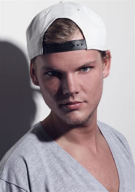 Tim bergling, also known as avicii, was a swedish dj and producer who worked on live concerts. Avicii foto / 10 de 12