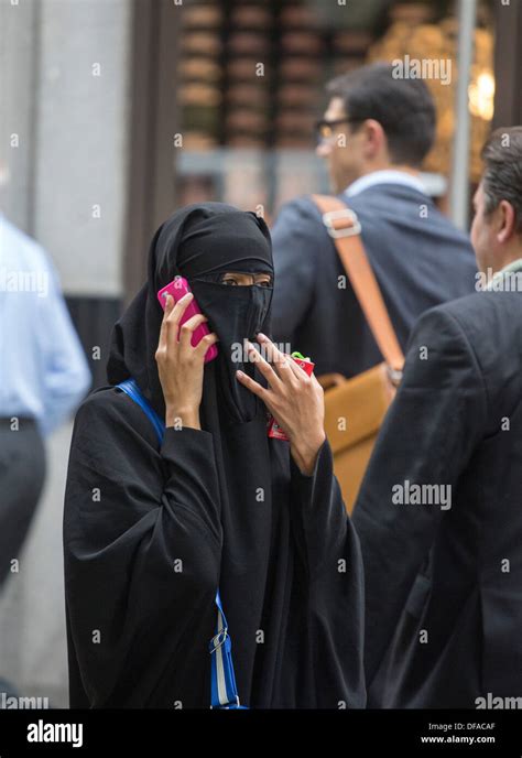 Niqaab Fotos Und Bildmaterial In Hoher Auflösung Alamy