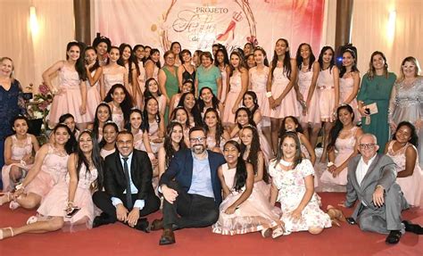 Projeto Sonho De Menina Promove Baile De Debutantes De 50 Jovens Em