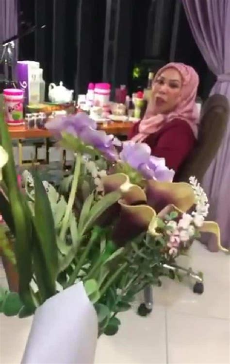 Memberikan hadiah atau kado untuk hari ibu bisa menambah erat hubungan satu sama lain. Cik B Gigih Buat Hadiah Sendiri, DSV Teruja Terima ...