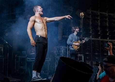 Imagine Dragons Singer Completely Sculpts His Body In Just Months