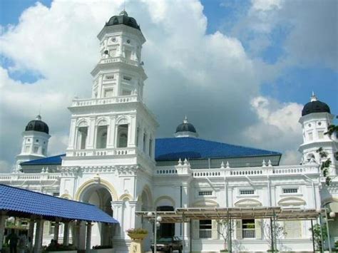 تونكو إسماعيل إدريس عبدالمجيد أبو بكر إسكندر ابن سلطان إبراهيم إسماعيل; 5 Masjid Paling Cantik di Johor