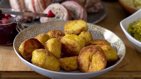 Crispy And Fluffy Roast Potatoes Very Easy Recipe Youtube