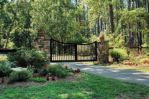 Gated Entrance Example This Is What I Want My Gate And Columns To Look
