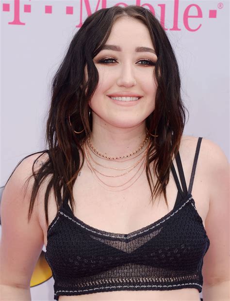 The ceremony was broadcast live from nbc, and was hosted by nick jonas. Noah Cyrus - Billboard Music Awards in Las Vegas 05/21/2017 • CelebMafia