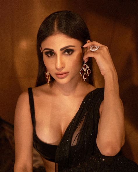 mouni roy in black saree with cleavage baring skimpy blouse looks too hot to handle see now