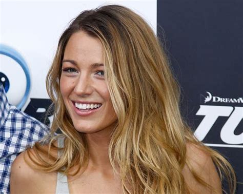 How Blake Lively Stays Fit Without A Gym Blake Lively Hair Long Hair
