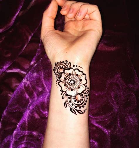 50 Simple Henna Tattoos For Women And Men 2021