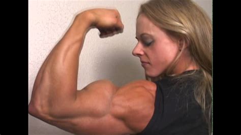 Female Bodybuilder Huge Biceps And Ripped Abs Youtube