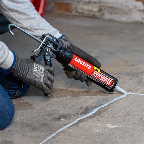 Loctite Pl 10 Oz Gray Paintable Polyurethane Self Leveling Caulk In The