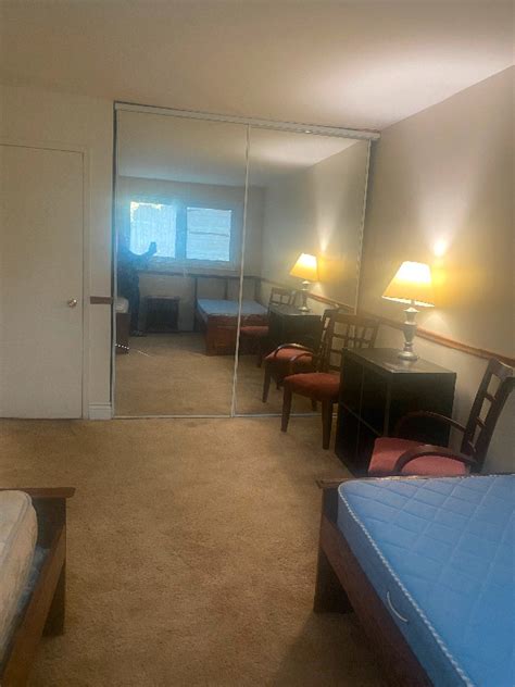 Rent Big Bedroom In Newmarket Room Rentals And Roommates Markham