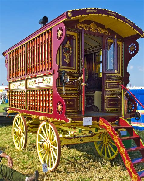 Traditional English Horse Drawn Showmans Wagon The Ornate Flickr