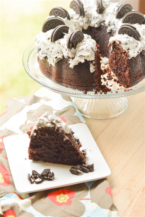An easy chocolate cake to topped with oreo crumbs, a marshmallow frosting, and a cute splash of milk made from white chocolate. Chocolate Oreo Bundt Cake