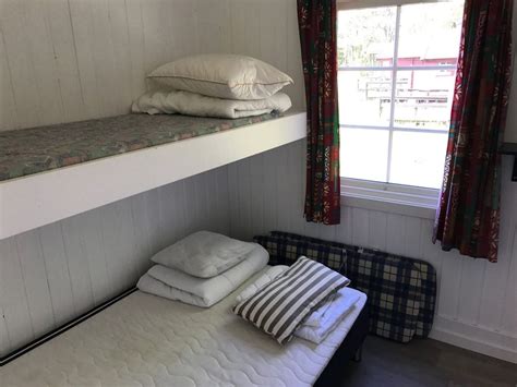 Stor romslig hytte med 2 soverom (Nr. 12) - Nidelv Camping