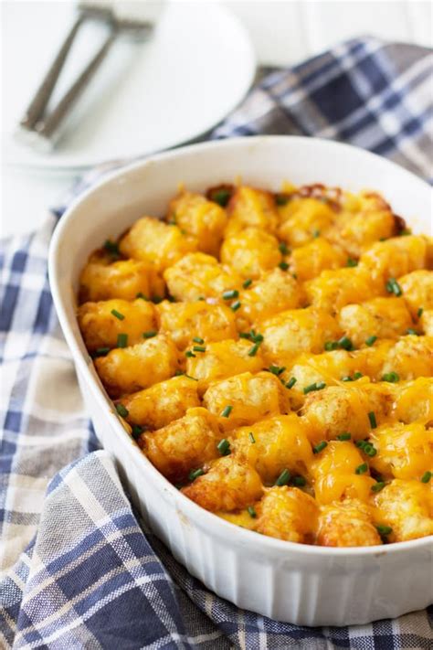 Steal the potluck spotlight with this cheesy tater tots casserole. Chili Dog Tater Tot Casserole | Countryside Cravings